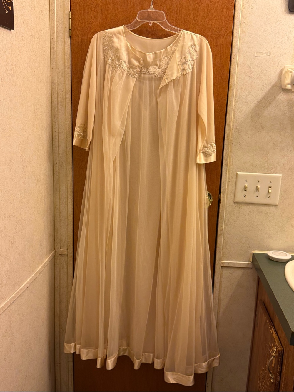 Gossard Artemis Robe Nightgown Set Women Size Small White Vintage FLAWS